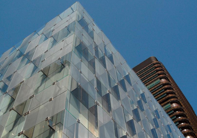 浅谈玻璃幕墙的检修与维护