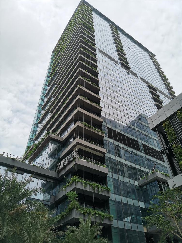 浅谈玻璃幕墙建筑的利弊及发展