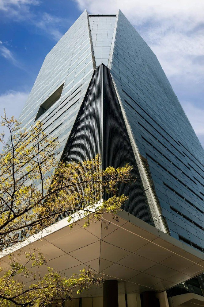 关于高层建筑玻璃幕墙施工质量之我见